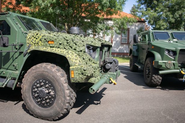 Dorazili ale zatial nejazdia Na Slovensko dorucili vojensky dar z USA ktory objednala uradnicka vlada