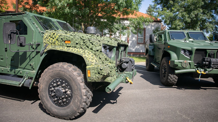 Dorazili ale zatial nejazdia Na Slovensko dorucili vojensky dar z USA ktory objednala uradnicka vlada