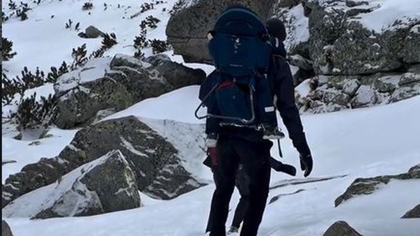 Hazard so zivotom v priamom prenose Rodicia vzali male dieta na tatransku turu v teniskach na nohach