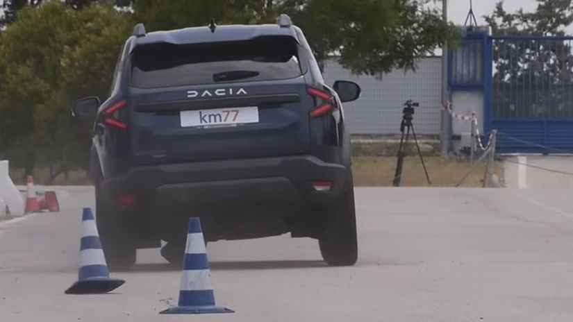 Km77 Dacia Bigster sklesala v losom teste Kuzele len tak lietali