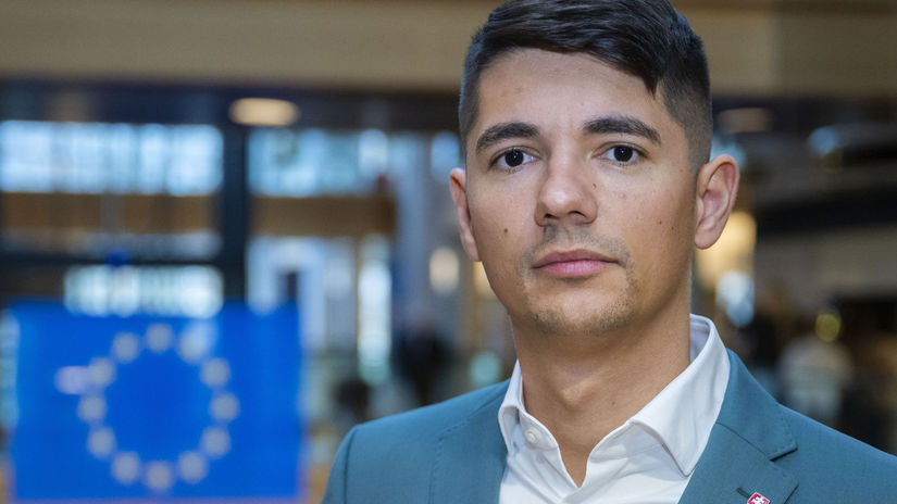 Koalicia sa chysta zrusit korespondencne volby zo zahranicia potvrdil Erik Kalinak