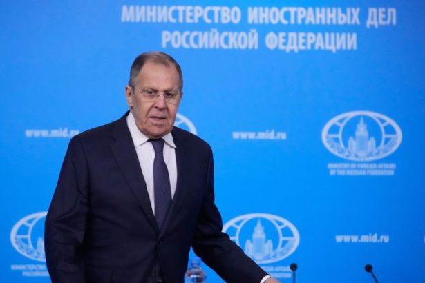 Lavrov poslal Americanom ostry odkaz Stale na nas vyvijajo tlak nevidim svetlu buducnost