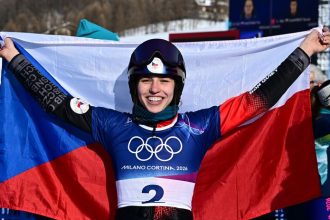 Ledecka sa skoncila vo stvrtfinale prisla velka chvila jej kolegyne Cesko ma prve olympijske zlato