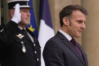 Macron chce obnovit dialog s Putinom Kreml privital prezidentove vyhlasenia