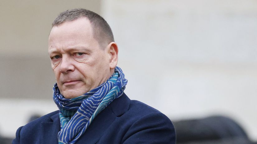 Macron poslal svojho najvyssieho diplomata do Moskvy na tajne rokovania stretol sa s Putinovym hlavnym poradcom Kremel reagoval