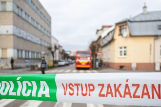 Muz vo Vrutkach zomrel nasilnou smrtou policia zadrzala podozrivu zenu