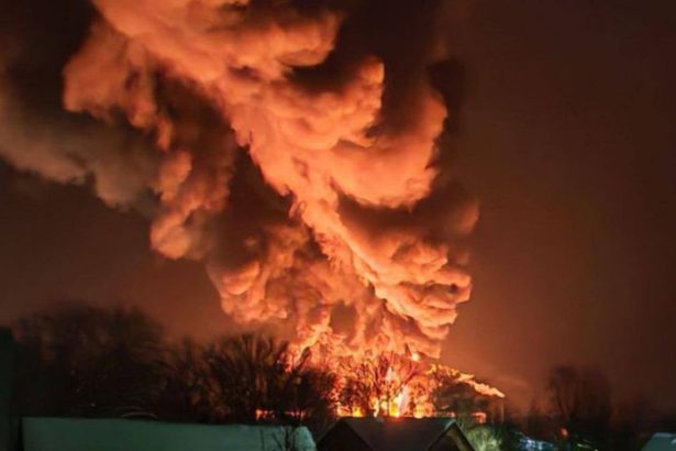 ONLINE Po narocnych rokovaniach prisiel ohen Ukrajina zautocila na ropne zasobniky 500 km od Moskvy