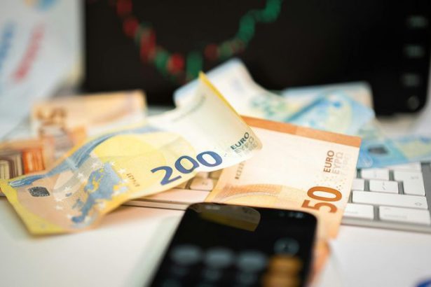 Od januara platia nove pravidla stat meni sposob platenia dochodkovych prispevkov pre niektorych poistencov Ktorych sa to tyka