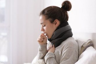 Ohrozene su najma starsi ludia moe im ist aj o zivot aj ked ide len o bezne ochorenie inkubacna doba je tento rok kratka prve priznaky sa objavia uz 1 az 3 dni po nakazeni