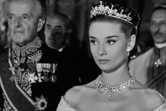 Podoba ktora berie dych Slavna herecka stvarni ikonu Audrey Hepburn su ako dvojacata