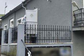 Policia zverejnila fotografiu z miesta hrozneho cinu Muz v Leviciach brutalne zavrazdil zenu s maloletou dcerou