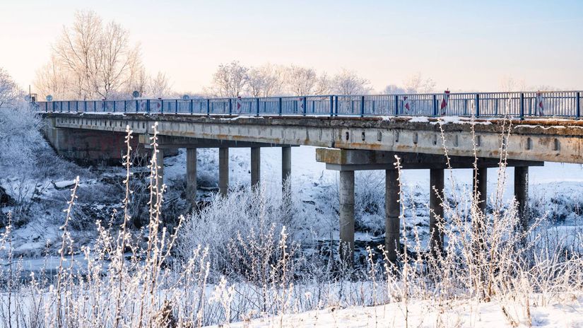 Pri Zbudzi opravuju most Obchadzka meria 24 kilometrov