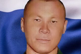 Pribeh ktory shokuje z brutalneho vraha sa stal hrdina Oslavy vojaka vyvolali hnev