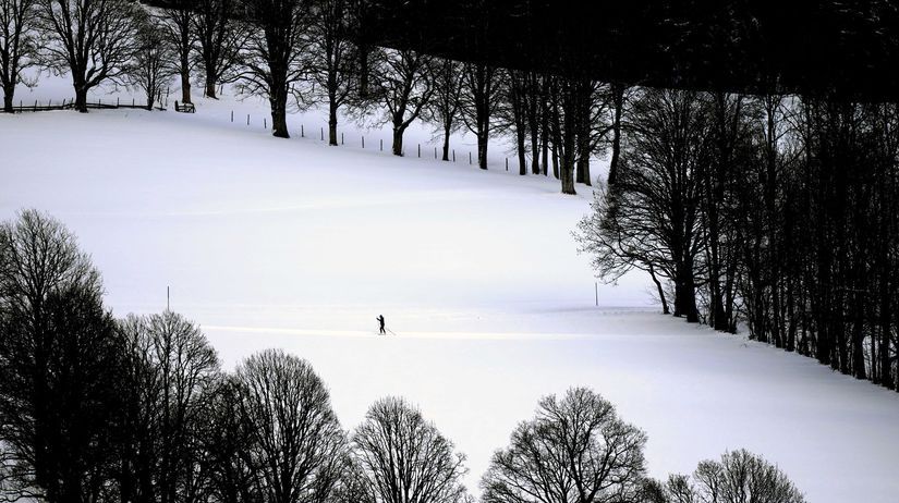 Prve snezinky nahradil v Bratislave sneh Strednu Europu caka snezna vlna v Alpach hrozi extreme pocasie
