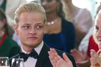 Rozpravkovy pribeh norskej monarchie kazi obvinenie zo znasilnenia a vymena sprav medzi princeznou a Epsteinom