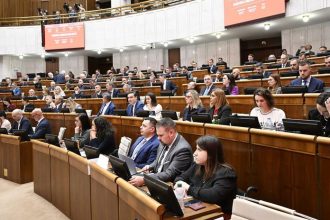 Rozpravu o navrhoch na odvolanie clenov vlady predcasne ukoncili