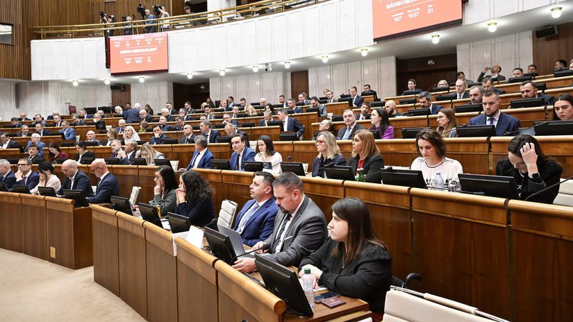 Rozpravu o navrhoch na odvolanie clenov vlady predcasne ukoncili