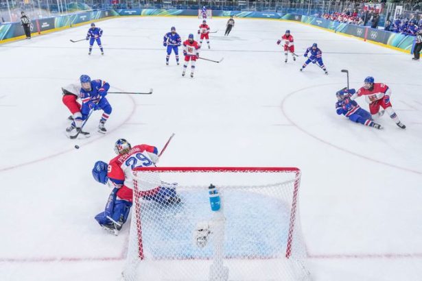 Ruska vlajka pred oami americkej elity Hry sa poriadne nezacali a uz celi prvemu skandalu