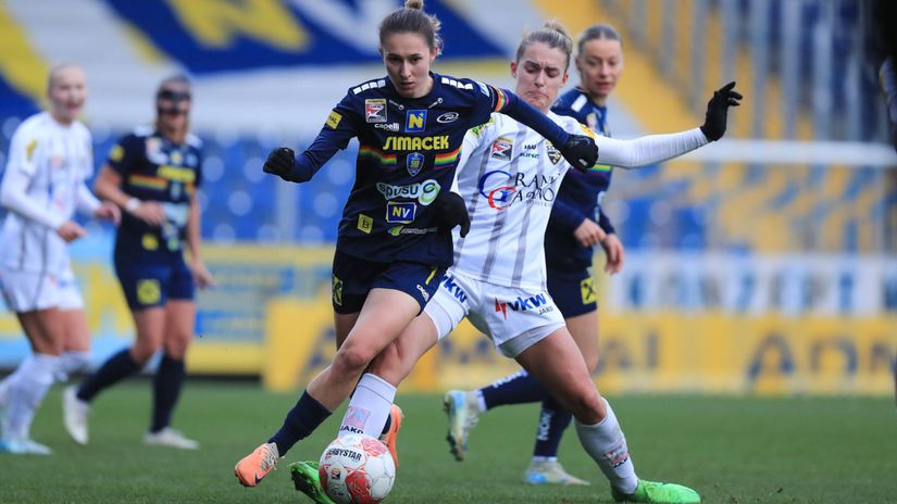 Skandal u susedov Funkcionar natacal futbalistky v sprchach dostal absurdny trest