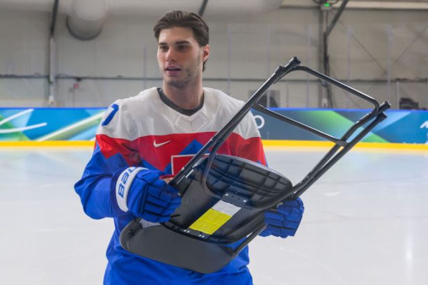 Slafkovsky sa vyrovnava so slovenskymi legendami Nezalezi na tom kto sa nam postavi do cesty musime mu vnutit nas styl burcuje pred stvrtfinale