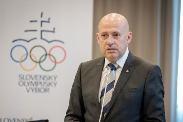 Sme na spodku zaujmu Prosil som ako zobrak aby to tak nebolo Kritika Ta sluz i iba na zviditelnenie