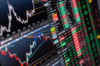 Trhy ropa a drahe kovy prudko klesli Trumpova otocka v pripade Iranu prepisala plany investorov