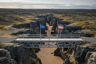 Tridsat sekund medzi svetmi Ako prejst peso z Europy do Ameriky za pol minuty Tymto mostom