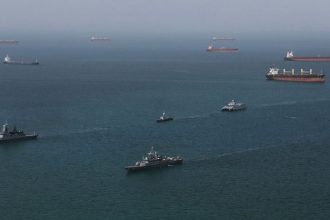 Trump dal Iranu 15 dnove ultimatum inak hrozi utokmi Teheran vzdoruje a utoci na americke zakladne