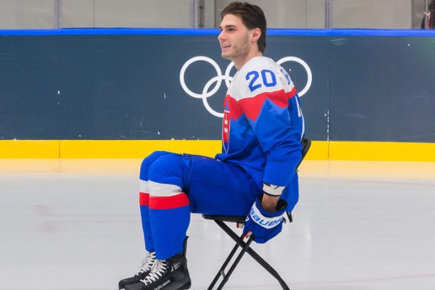 Uznavan kanadsk novinr glosuje priamo z Milna Ak sledujete hru Slafkovskho muste ma vzpriamen bradavky