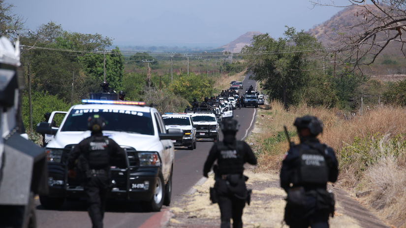 Zablokovali cesty podpaliovali aut aj podniky Anarchia v Mexiku Vsetko je v poriadku ubezpecuje predseda FIFA pred MS vo futbale