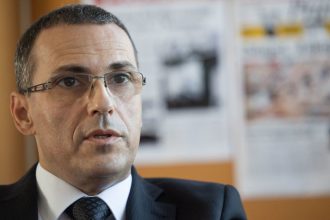 Zilinka ziada o zrusenie personalnych rozkazov voci policajtom ktorych Sutaj Estok odstavil bez suhlasu U radu na ochranu oznamovatelov