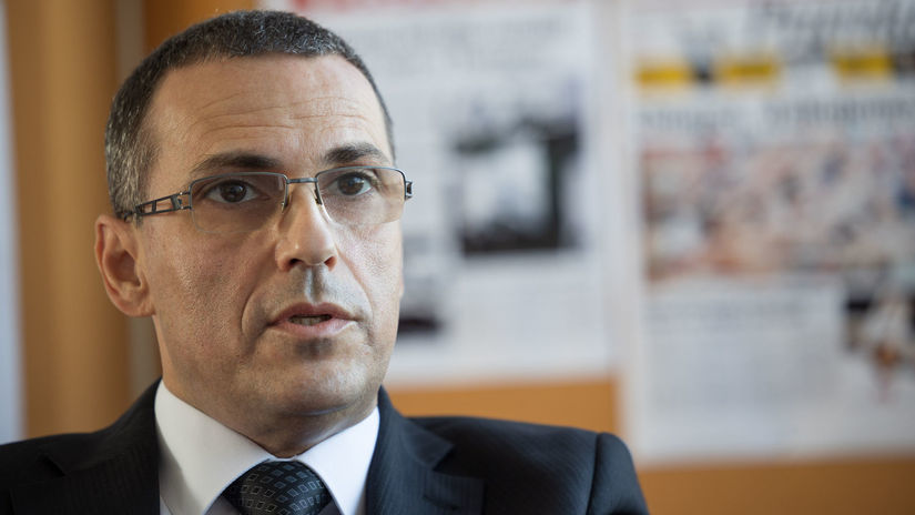 Zilinka ziada o zrusenie personalnych rozkazov voci policajtom ktorych Sutaj Estok odstavil bez suhlasu U radu na ochranu oznamovatelov