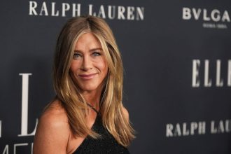 nocna nora jennifer aniston pokracuje muza ktory jej nicil zivot prepustili z vezenia z jeho pohladov beha mraz po chrbte