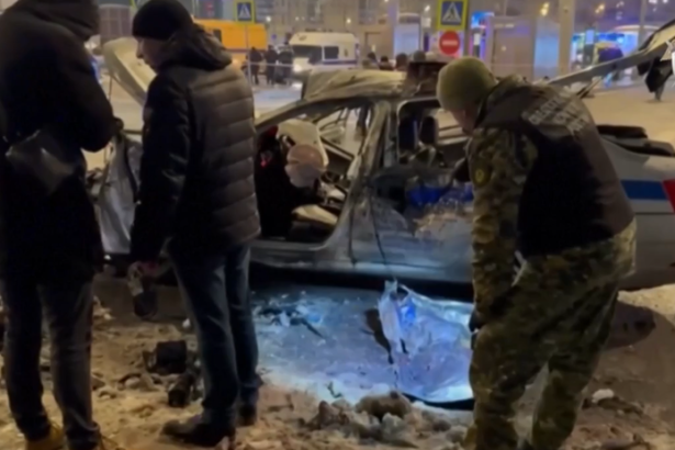 smrtelny utok v moskve muz odpalil vybosninu pri policajnom aute video to zachytilo