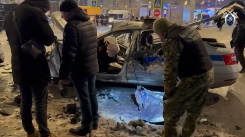 smrtelny utok v moskve muz odpalil vybosninu pri policajnom aute video to zachytilo