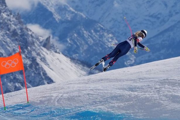 smutne sceny na olympijskej zjazdovke vonnova tazko spadla jej bolestivy plac bolo pocut aj v televizii odopnite jej lyze hovorila zuzulova