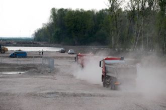 tragedia na stavbe obchvatu 68rochny muz prisiel o zivot nasli ho pri pracovnom stroji