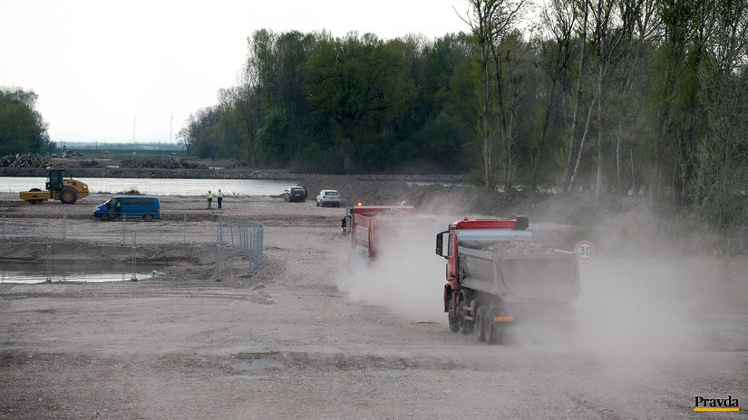 tragedia na stavbe obchvatu 68rochny muz prisiel o zivot nasli ho pri pracovnom stroji