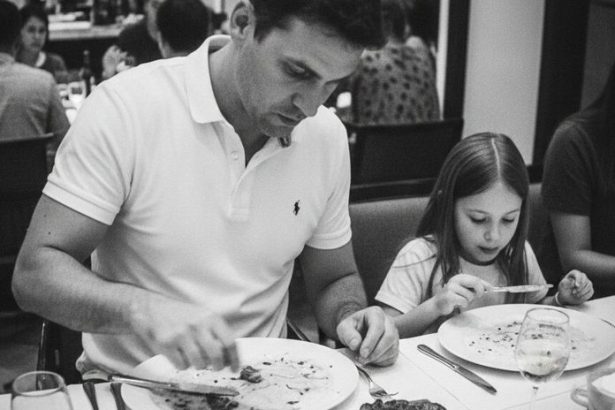 zakaznik si v restauracii objednal obed za 400 eur kamery zachytili jeho odporny pokus vyhnut sa plateniu