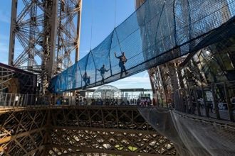 40 metrov adrenalinu a 25 000 uzlov dvery v najnavstevovanejsom meste europy otvorili najvyssi mestsky most