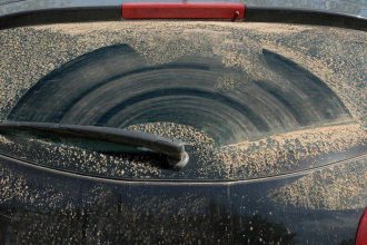 ADAC Ako odstranit saharsky piesok a neposkodit lak Tu je niekolko tipov