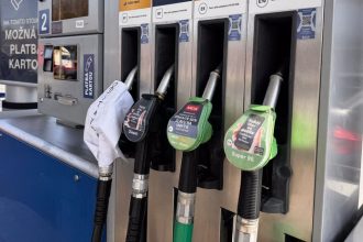 Ak chcete usetrin poponahlajte sa s tankovanim Ceny benzinu a nafty coskoro vzrastu