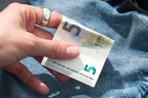 Banka zverejnila ako bude vyzerat nova pateurova bankovka zabudnite na papier vyzera uplne inak