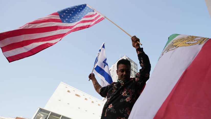 Bola to loz Izraelciani pouzili tu istu taktiku akou nas vtiahli do vojny v Iraku tvrdi sef protiteroristickeho strediska USA Na protest rezignoval