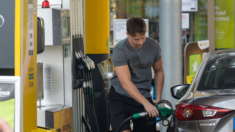 Ceny na cerpacich staniciach rastu a Slovaci si naplnaju kanistre do zasoby Za nespravne skladovanie benzinu vsak hrozi pokuta Kolko litrov a v akychn nadobach mozete mat doma
