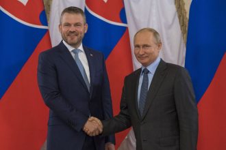 Cez Madarov si Pellegrini udajne zabezpecoval audienciu v Kremli President Nezatiahujte ma do predvolebneho boja