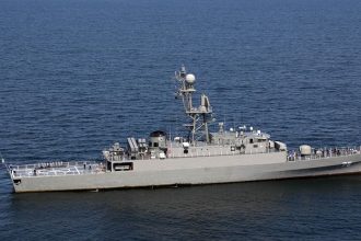 Chce Trump zmenit rezim v Irane Nerobte to radi mu analytik USA torpedovali iransku fregatu