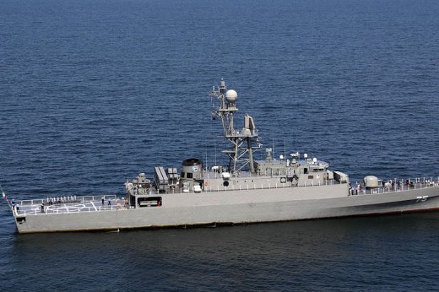 Chce Trump zmenit rezim v Irane Nerobte to radi mu analytik USA torpedovali iransku fregatu