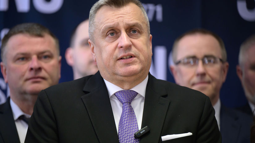 Delegati na sneme SNS zvolili noveho predsedu Danko shokuje Fico osobne ponukol miesto na kandidatke Tarabovi a Simkovicovej