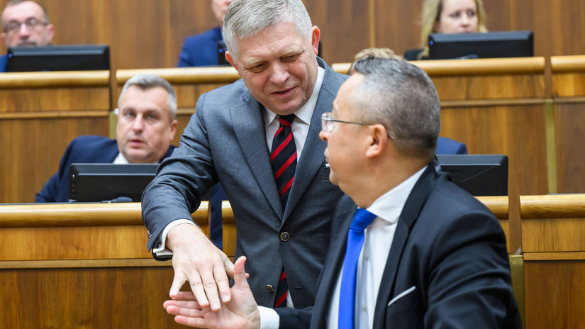 Hrozi vlade hlasovanie o dovere rozhodne ustanovny sud sr